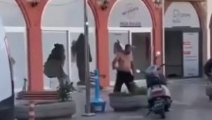 Çeşme'de zabıta binası ve araçlarına zarar veren 1 kişi tutuklandı