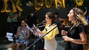 Dünya Müzik Günü’nde Bucalı gençlerden sokak konseri