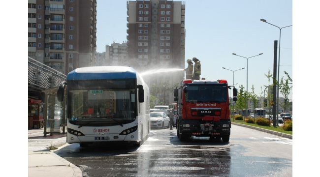 İzmir'de elektrikli otobüs alev alev yandı