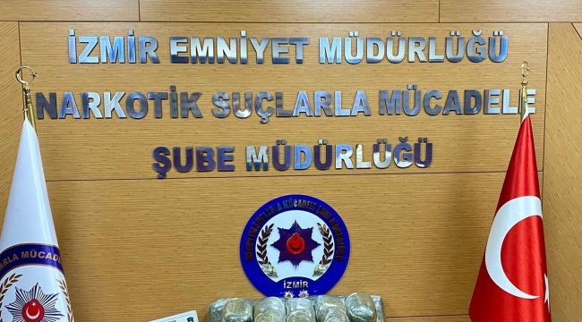 İzmir'de uyuşturucu satıcılarına darbe: Bir araçta 26 kilo bonzai ele geçirildi
