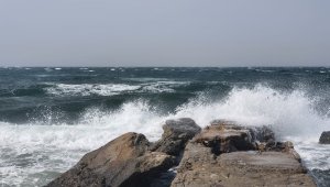 İzmir'e fırtına bir anda geldi, ortalığı yıktı geçti