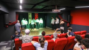 Tarık Akan’da mülteci çocuklara sinema şöleni
