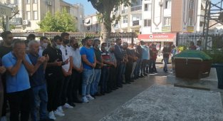 Aliağa'da gemi sökümü sırasındaki patlamada hayatını kaybeden işçi toprağa verildi