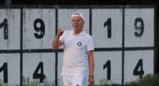 Altay'da Mustafa Denizli sahaya indi