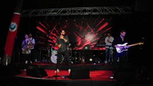 Balçova'da çim konserlerinin ilki coşku dolu anlara sahne oldu