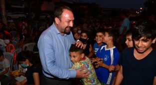 Başkan Gümrükçü Sinema Akşamlarında Vatandaşlarla Buluştu