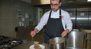Bayrama özel kavurma ve soğuk baklava tarifi