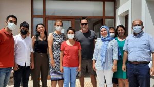 Beyazıt Öztürk'ten Çeşme'de sağlık çalışanlarına moral ziyareti