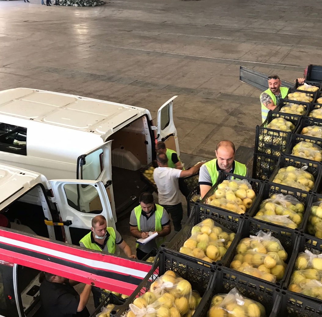 Büyükşehir'den hem üreticiye hem de ihtiyaç sahiplerine destek