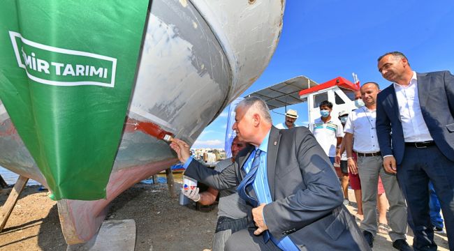 Büyükşehir'den Türkiye'de bir ilk: Balıkçılara boya ve macun desteği