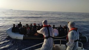 Dikili ve Çeşme açıklarında 81 düzensiz göçmen kurtarıldı