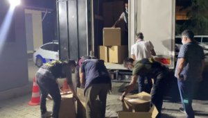 Durdurulan kamyonet kasasında 2 milyondan fazla makaron ele geçirildi