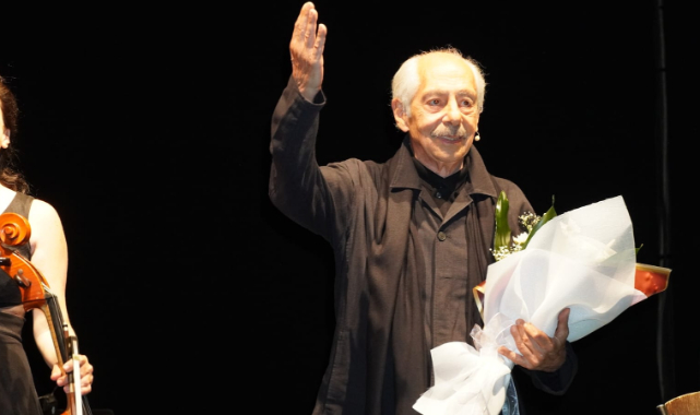 Genco Erkal'dan Çeşme'de 'Nazım' rüzgarı!