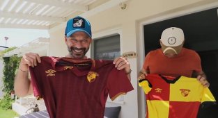 Göztepe, yeni sezon formalarını taraftarının evine giderek tanıttı