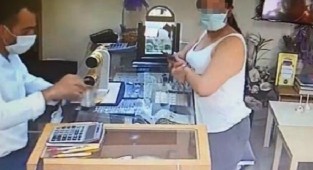 İzmir'deki kuyumcuda hırsızlık!