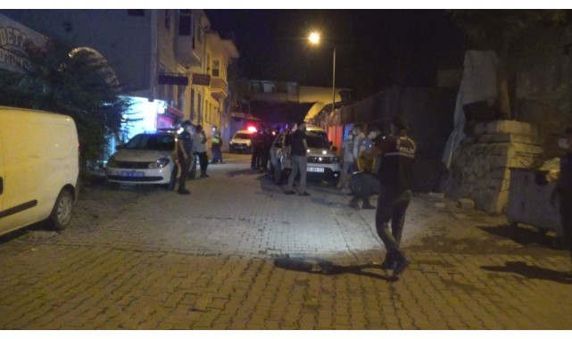 İzmir'de yabancı uyruklu iki grup arasında bıçaklı kavga: 1'i ağır 2 yaralı