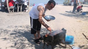 İzmirliler pazar günü piknik alanı ve Kordon'a akın etti