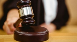 Kadın işçilere mesaj atan amir tazminatsız kovuldu