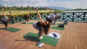 Kemalpaşa'da kadınlar açık hava sporunda buluşuyor