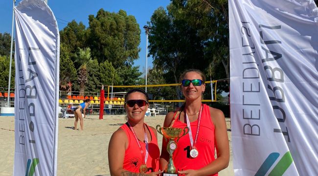 Torbalı Belediyespor'un kadın voleybolcuları Türkiye şampiyonu
