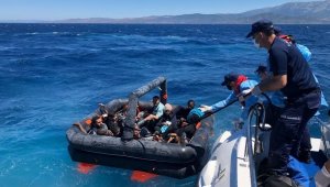 Yunan unsurlarının ölüme terk ettiği 26 göçmen kurtarıldı