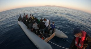 Yunanistan'ın geri ittiği 31 düzensiz göçmen kurtarıldı