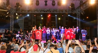 30 Ağustos Narlıdere'de coşkuyla kutlandı!