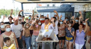 AIESEC gençleri Buca’da üzüm hasadında!