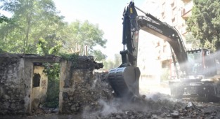 Bornova'da riskli yapılara geçit yok