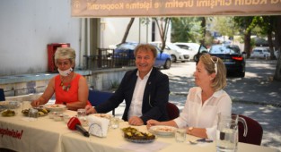 Bornovalı kadınlardan aşure buluşması