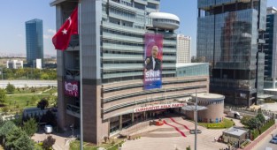 CHP'den 'Sınır namustur' pankartı 