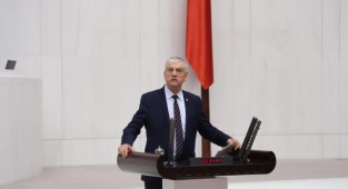 CHP’li Beko’dan Meclis’te Kur’an yeri tepkisi!