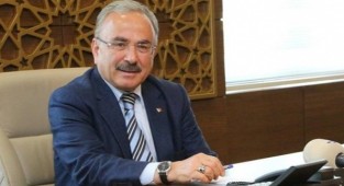 Çift maaşlı AKP'li başkanın bir maaşı gitti