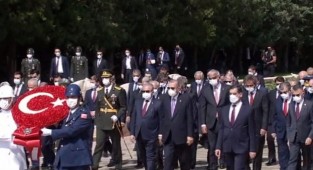 Devlet erkanı Anıtkabir'i ziyaret etti