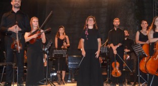 El Ele Müzik Senfoni Orkestrası rüzgarı