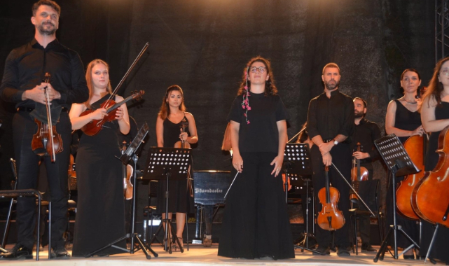 El Ele Müzik Senfoni Orkestrası rüzgarı