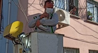 Gdz ekipleri elektrik direğinde mahsur kalan kediyi kurtardı