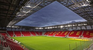 Göztepe gençlerini profesyonel yaptı