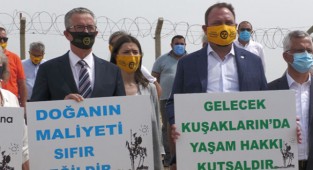 Hiroşima'nın yıl dönümünde İzmir'de iki başkanlı nükleer protesto