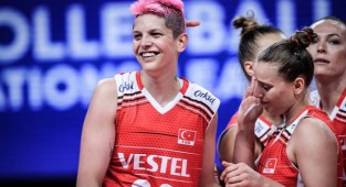 Homofobik saldırıların hedefi Ebrar Karakurt'a destek!