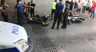 İki motosiklet alt geçitte çarpıştı: 3 yaralı
