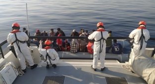 İzmir açıklarında 61 düzensiz göçmen kurtarıldı