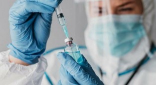 İzmir'de kamuda çalışan her 3 kişiden 1'i aşısız!