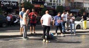 İzmir'de karşıdan karşıya geçen yaşlı adam feci kazada yaralandı!