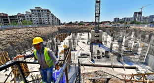 İzmir’de kentsel dönüşüm tam gaz sürüyor