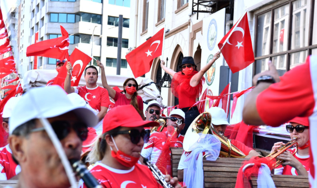 İzmir'de Zafer Bayramı coşkuyla kutlanacak