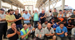 İzmir İtfaiyesi alkışlarla uğurlandı, alkışlarla karşılandı