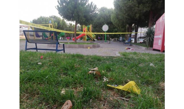 İzmir'de parkı kana buladılar: 1 ölü, 3 yaralı