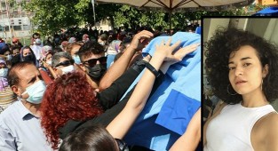 Katledilen Azra'ya hüzünlü veda... Tabutuna cübbe serildi!