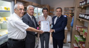 Konak'ta online ruhsatlar başkanlardan teslim